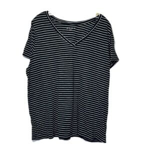 Ava & Viv Black and white Stripe Women's Plus Size T-shirt 2x